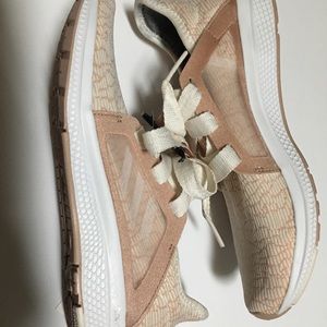 BNWT Women’s Adidas Running Shoes Size 9
